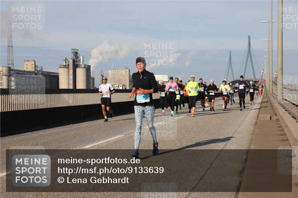 03.10.2025 - Köhlbrandbrückenlauf Lena Gebhardt http://msf.ph/oto/9133639 03.10.2025 09:51:35 Position 2  meine-sportfotos.de