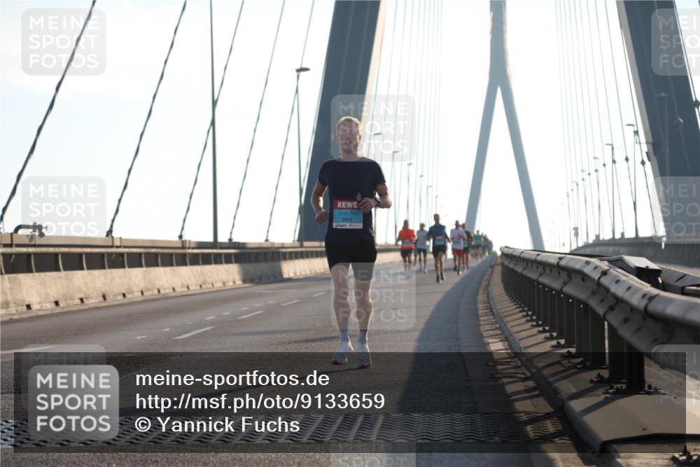 03.10.2025 - Köhlbrandbrückenlauf Yannick Fuchs http://msf.ph/oto/9133659 03.10.2025 08:20:41 Position 1 3809 meine-sportfotos.de