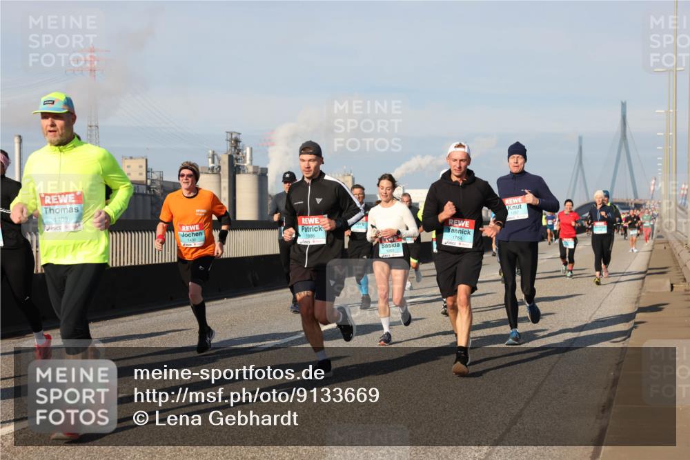 03.10.2025 - Köhlbrandbrückenlauf Lena Gebhardt http://msf.ph/oto/9133669 03.10.2025 09:51:40 Position 2 1409, 1430, 1886, 1764, 1257 meine-sportfotos.de