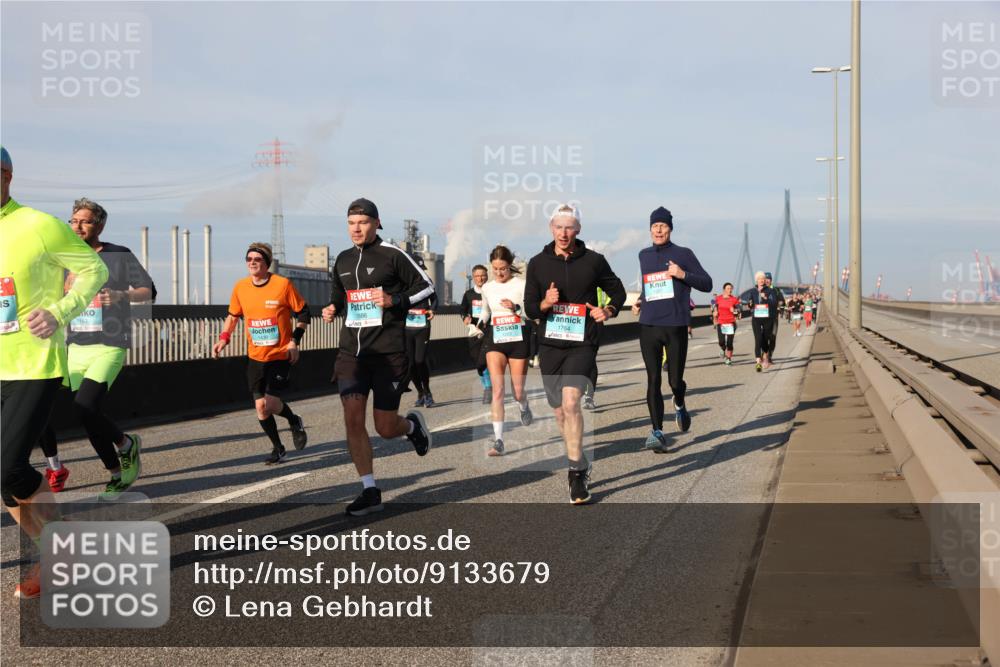 03.10.2025 - Köhlbrandbrückenlauf Lena Gebhardt http://msf.ph/oto/9133679 03.10.2025 09:51:41 Position 2 1163, 1430, 1764 meine-sportfotos.de