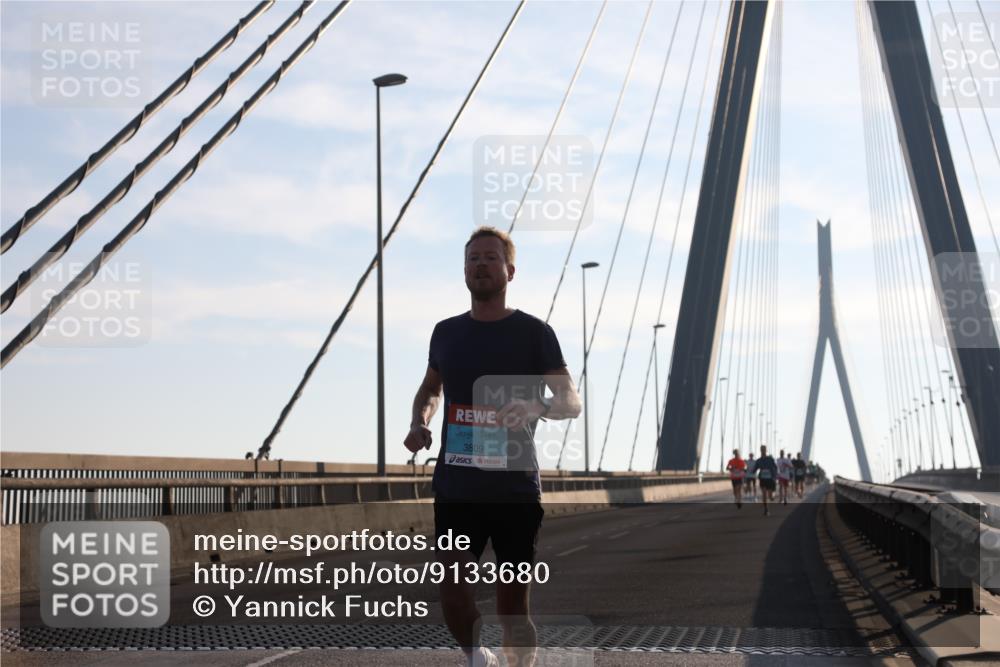 03.10.2025 - Köhlbrandbrückenlauf Yannick Fuchs http://msf.ph/oto/9133680 03.10.2025 08:20:43 Position 1 3809 meine-sportfotos.de
