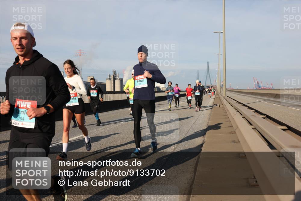 03.10.2025 - Köhlbrandbrückenlauf Lena Gebhardt http://msf.ph/oto/9133702 03.10.2025 09:51:42 Position 2 1764, 1203, 1257 meine-sportfotos.de