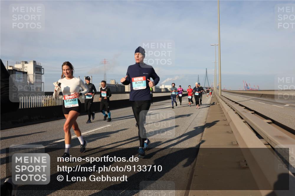 03.10.2025 - Köhlbrandbrückenlauf Lena Gebhardt http://msf.ph/oto/9133710 03.10.2025 09:51:43 Position 2 1203, 1257 meine-sportfotos.de