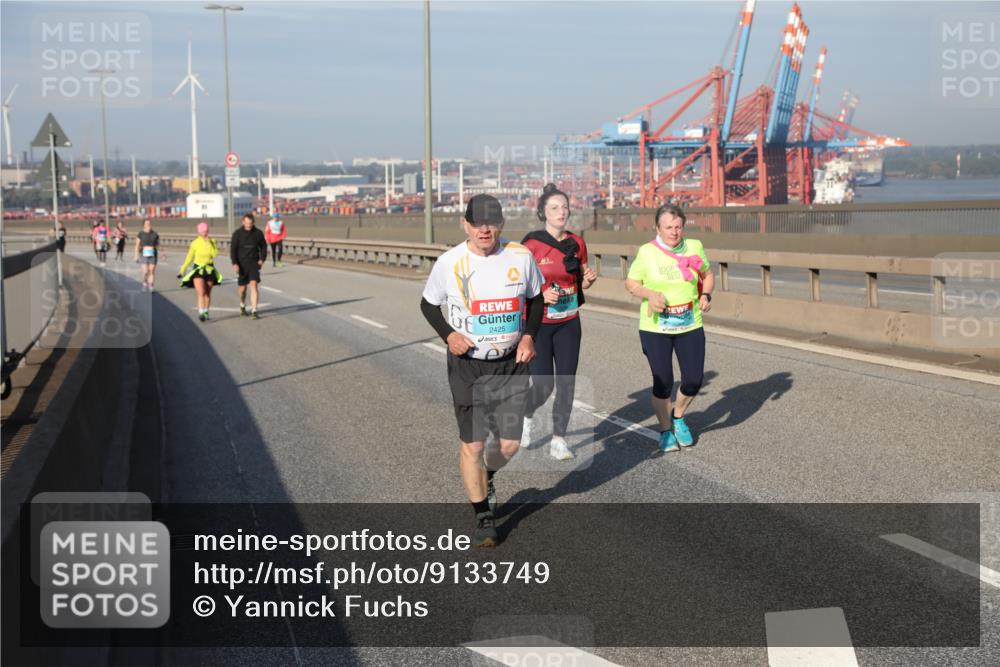 03.10.2025 - Köhlbrandbrückenlauf Yannick Fuchs http://msf.ph/oto/9133749 03.10.2025 09:06:39 Position 2 2425 meine-sportfotos.de