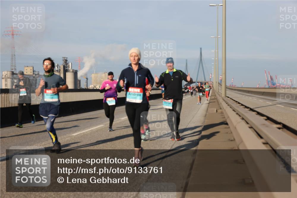 03.10.2025 - Köhlbrandbrückenlauf Lena Gebhardt http://msf.ph/oto/9133761 03.10.2025 09:51:45 Position 2  meine-sportfotos.de