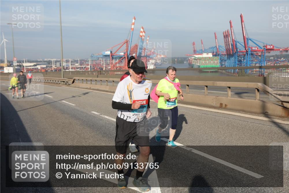 03.10.2025 - Köhlbrandbrückenlauf Yannick Fuchs http://msf.ph/oto/9133765 03.10.2025 09:06:40 Position 2 2425, 3289 meine-sportfotos.de