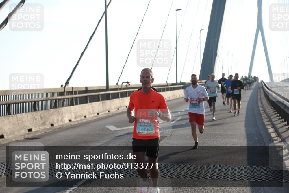 03.10.2025 - Köhlbrandbrückenlauf Yannick Fuchs http://msf.ph/oto/9133771 03.10.2025 08:20:53 Position 1 1012 meine-sportfotos.de