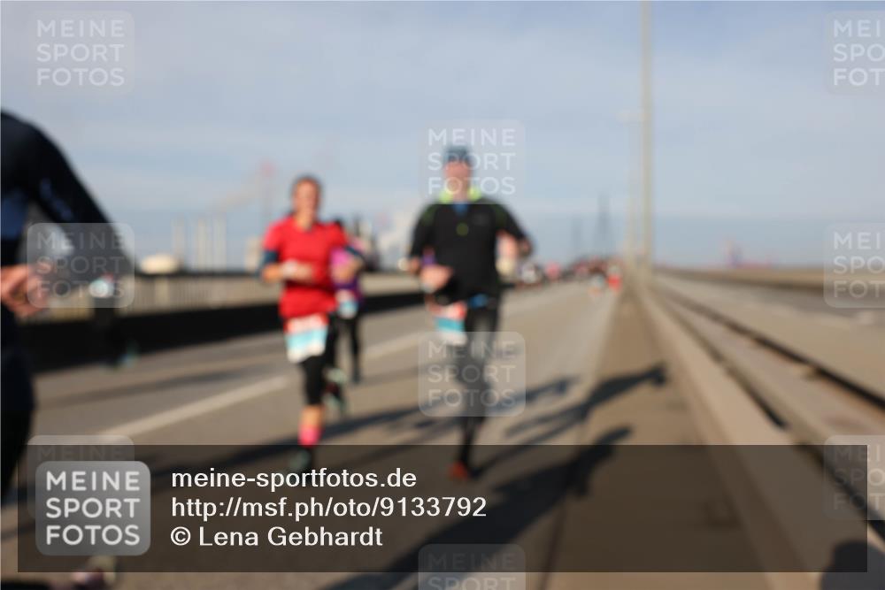 03.10.2025 - Köhlbrandbrückenlauf Lena Gebhardt http://msf.ph/oto/9133792 03.10.2025 09:51:47 Position 2  meine-sportfotos.de