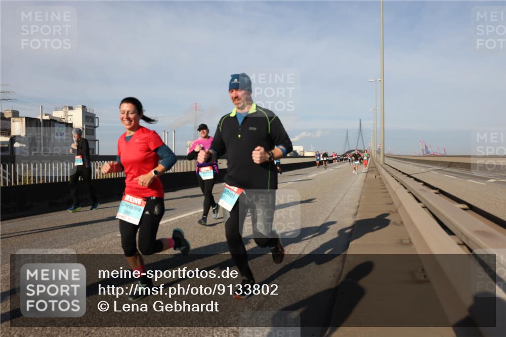 03.10.2025 - Köhlbrandbrückenlauf Lena Gebhardt http://msf.ph/oto/9133802 03.10.2025 09:51:47 Position 2 1461, 2048 meine-sportfotos.de