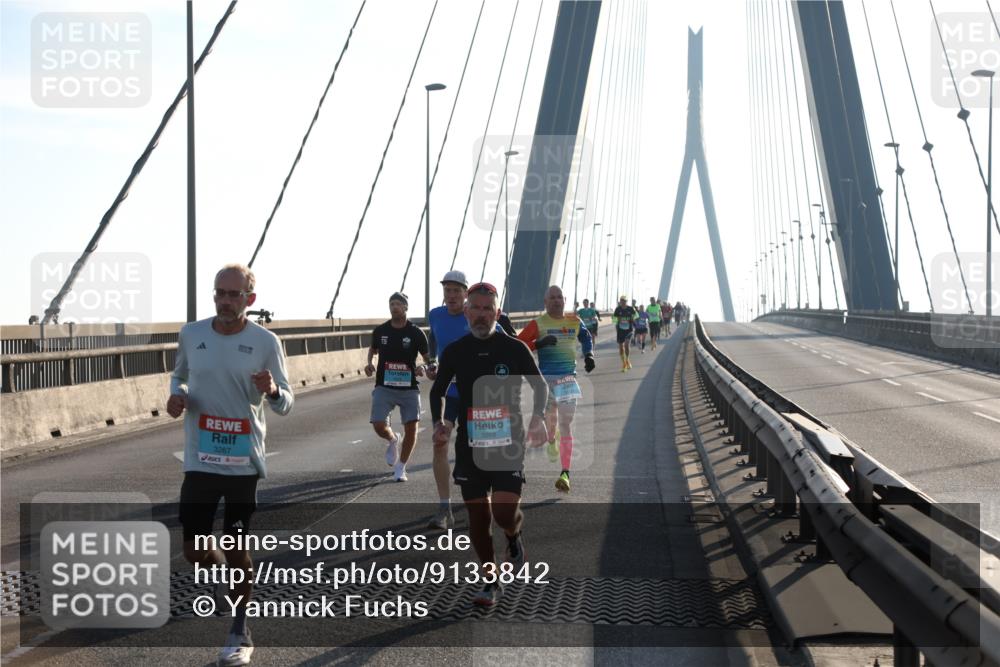 03.10.2025 - Köhlbrandbrückenlauf Yannick Fuchs http://msf.ph/oto/9133842 03.10.2025 08:20:56 Position 1 3267, 1, 3269 meine-sportfotos.de