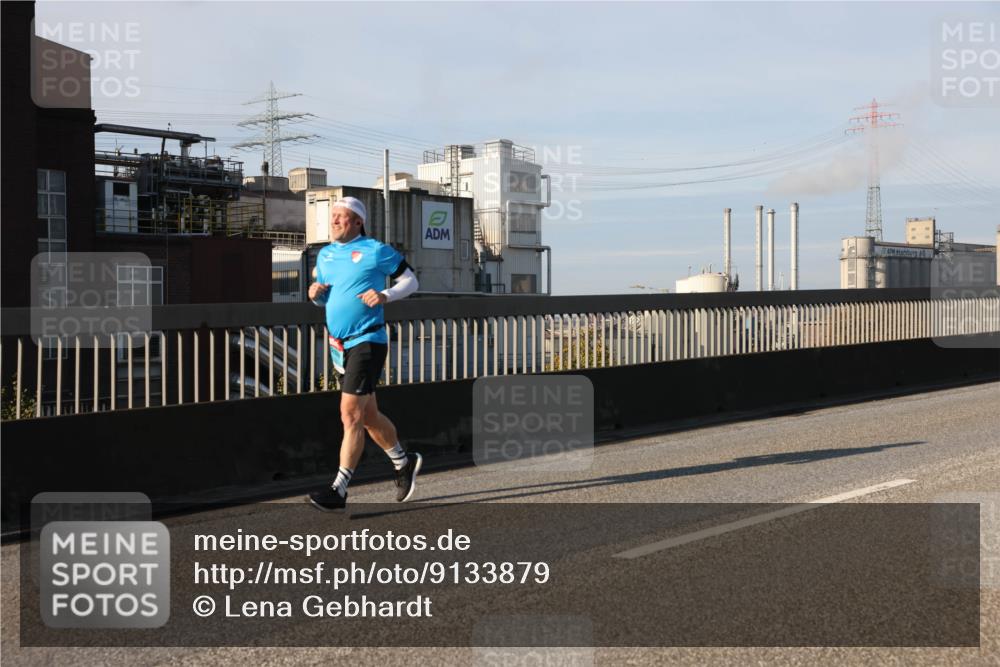 03.10.2025 - Köhlbrandbrückenlauf Lena Gebhardt http://msf.ph/oto/9133879 03.10.2025 09:51:53 Position 2  meine-sportfotos.de