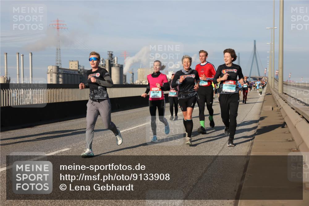 03.10.2025 - Köhlbrandbrückenlauf Lena Gebhardt http://msf.ph/oto/9133908 03.10.2025 09:52:02 Position 2 1355, 3010 meine-sportfotos.de