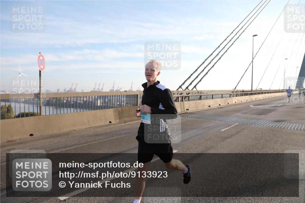03.10.2025 - Köhlbrandbrückenlauf Yannick Fuchs http://msf.ph/oto/9133923 03.10.2025 08:21:00 Position 1 1029 meine-sportfotos.de