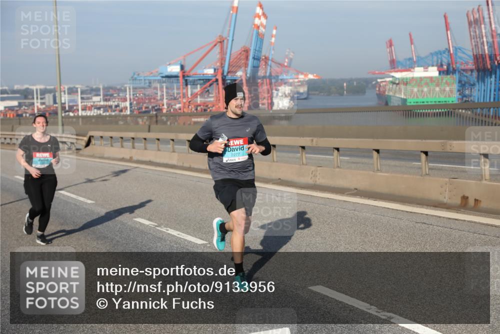 03.10.2025 - Köhlbrandbrückenlauf Yannick Fuchs http://msf.ph/oto/9133956 03.10.2025 09:07:08 Position 2 2277 meine-sportfotos.de