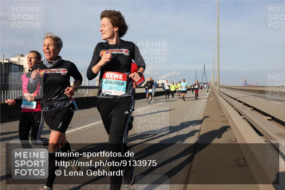 03.10.2025 - Köhlbrandbrückenlauf Lena Gebhardt http://msf.ph/oto/9133975 03.10.2025 09:52:04 Position 2 1355, 3010 meine-sportfotos.de