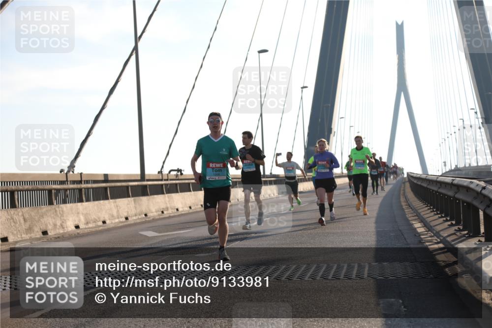 03.10.2025 - Köhlbrandbrückenlauf Yannick Fuchs http://msf.ph/oto/9133981 03.10.2025 08:21:06 Position 1 1268 meine-sportfotos.de