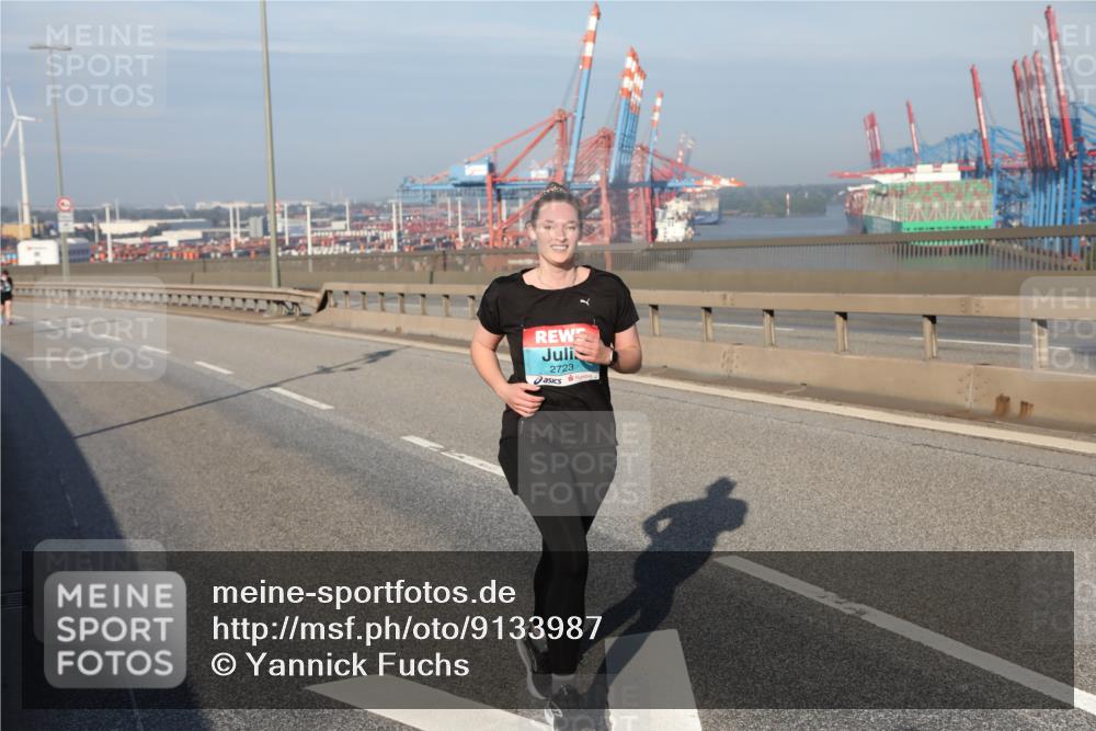 03.10.2025 - Köhlbrandbrückenlauf Yannick Fuchs http://msf.ph/oto/9133987 03.10.2025 09:07:10 Position 2 2723 meine-sportfotos.de
