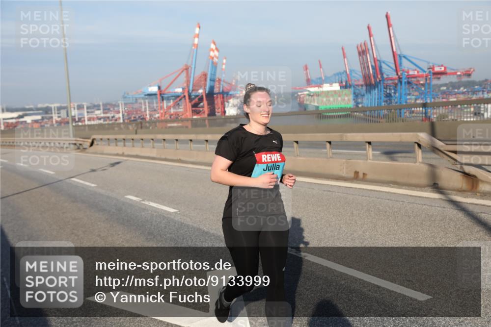 03.10.2025 - Köhlbrandbrückenlauf Yannick Fuchs http://msf.ph/oto/9133999 03.10.2025 09:07:11 Position 2  meine-sportfotos.de