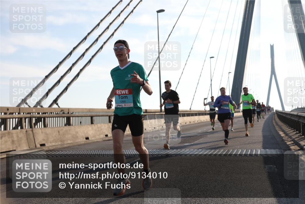 03.10.2025 - Köhlbrandbrückenlauf Yannick Fuchs http://msf.ph/oto/9134010 03.10.2025 08:21:07 Position 1 1268 meine-sportfotos.de