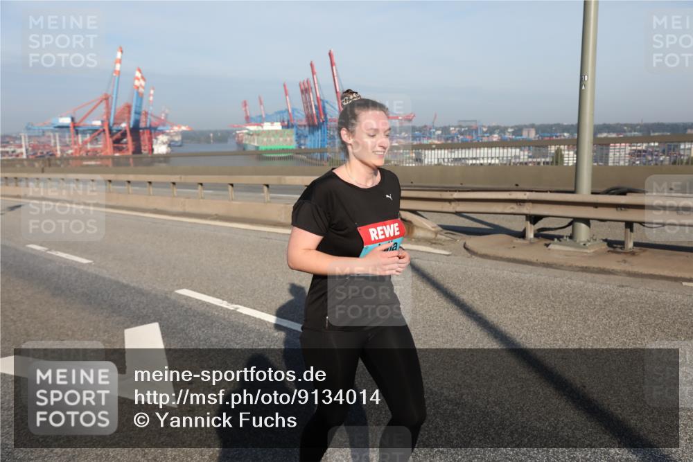 03.10.2025 - Köhlbrandbrückenlauf Yannick Fuchs http://msf.ph/oto/9134014 03.10.2025 09:07:12 Position 2  meine-sportfotos.de