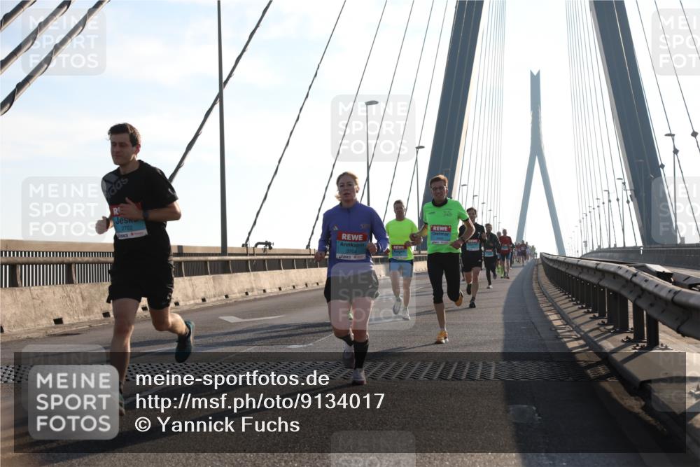 03.10.2025 - Köhlbrandbrückenlauf Yannick Fuchs http://msf.ph/oto/9134017 03.10.2025 08:21:08 Position 1 2722, 3704 meine-sportfotos.de
