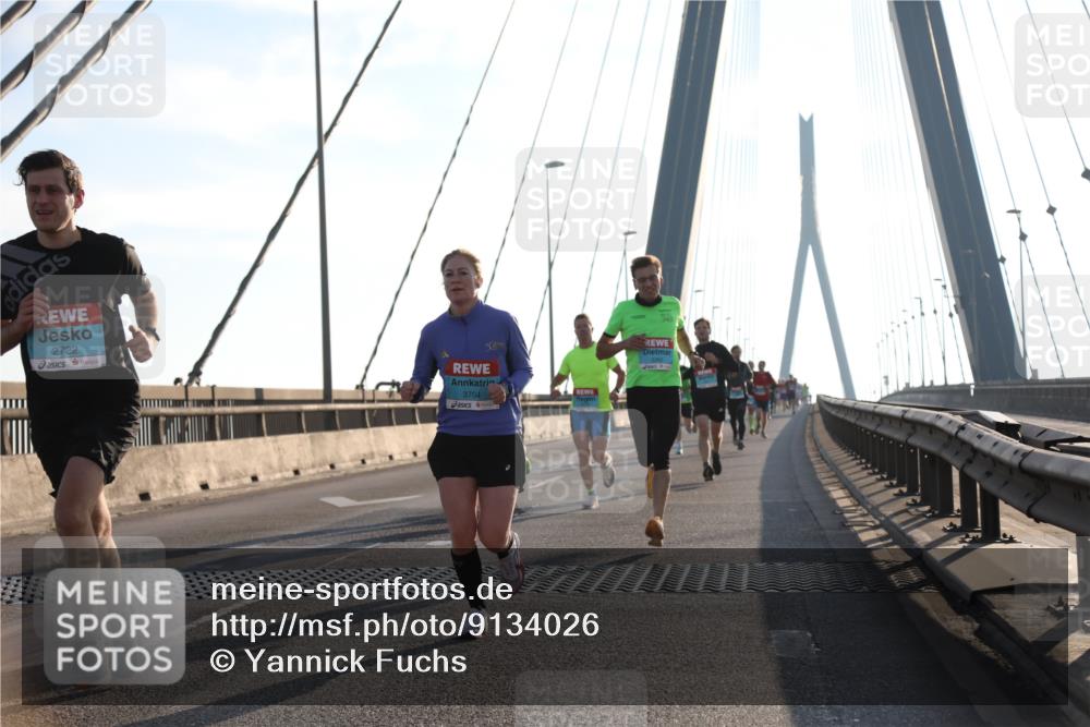 03.10.2025 - Köhlbrandbrückenlauf Yannick Fuchs http://msf.ph/oto/9134026 03.10.2025 08:21:09 Position 1 2722, 3704 meine-sportfotos.de