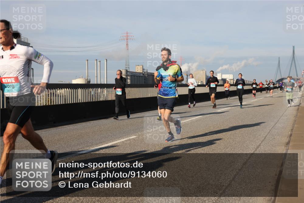 03.10.2025 - Köhlbrandbrückenlauf Lena Gebhardt http://msf.ph/oto/9134060 03.10.2025 09:52:11 Position 2 3410 meine-sportfotos.de