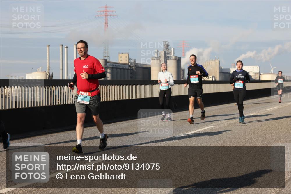 03.10.2025 - Köhlbrandbrückenlauf Lena Gebhardt http://msf.ph/oto/9134075 03.10.2025 09:52:12 Position 2 1375 meine-sportfotos.de