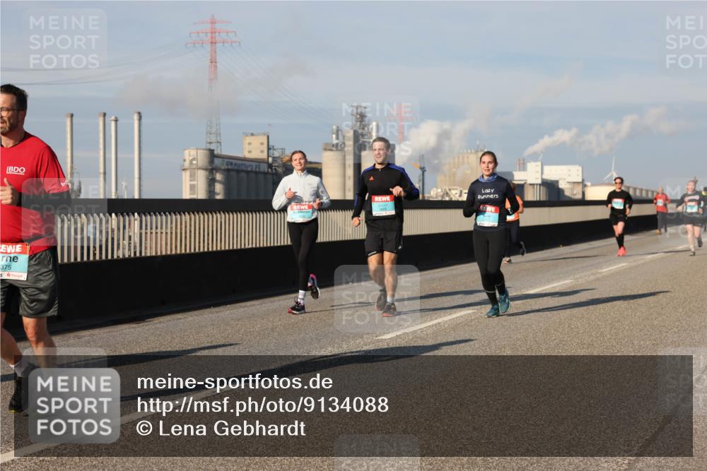 03.10.2025 - Köhlbrandbrückenlauf Lena Gebhardt http://msf.ph/oto/9134088 03.10.2025 09:52:13 Position 2 375 meine-sportfotos.de