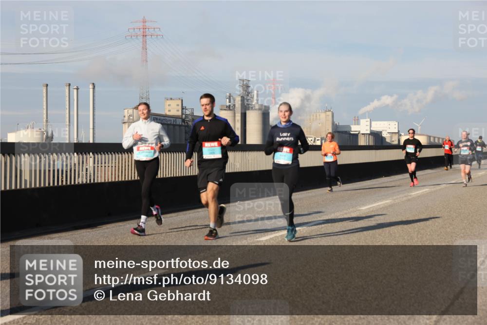 03.10.2025 - Köhlbrandbrückenlauf Lena Gebhardt http://msf.ph/oto/9134098 03.10.2025 09:52:14 Position 2  meine-sportfotos.de