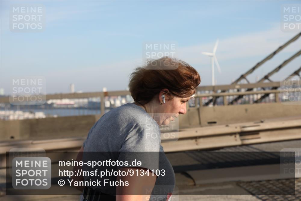 03.10.2025 - Köhlbrandbrückenlauf Yannick Fuchs http://msf.ph/oto/9134103 03.10.2025 09:08:01 Position 2  meine-sportfotos.de