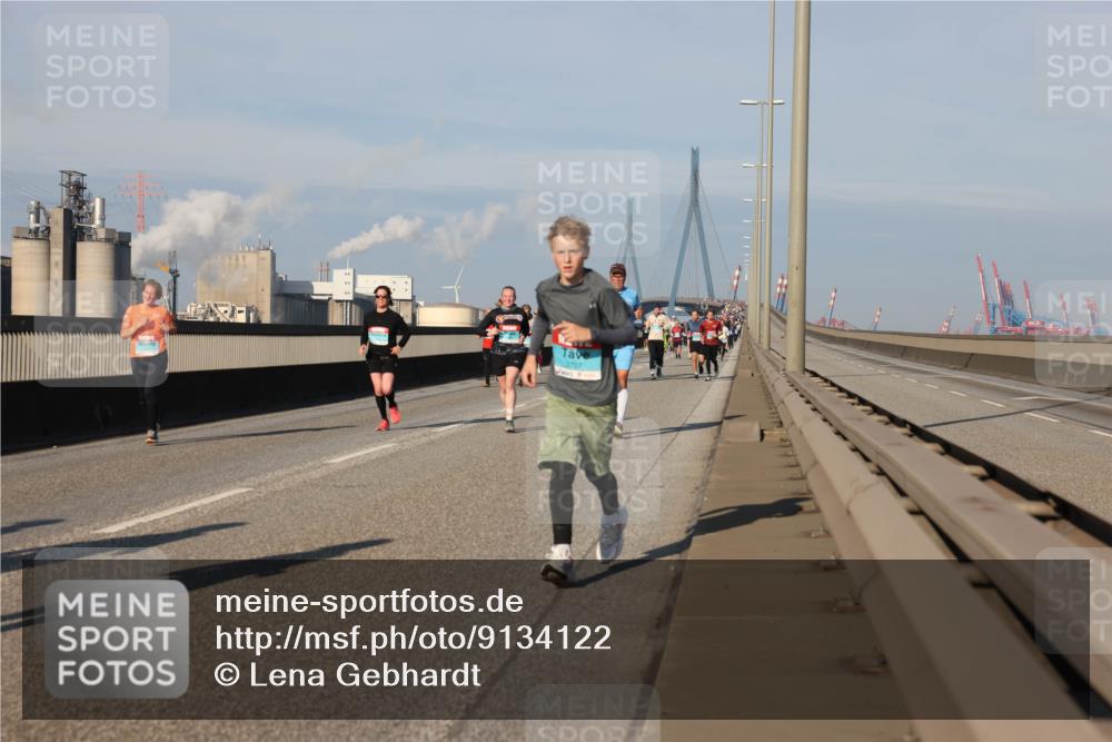 03.10.2025 - Köhlbrandbrückenlauf Lena Gebhardt http://msf.ph/oto/9134122 03.10.2025 09:52:15 Position 2 3707 meine-sportfotos.de