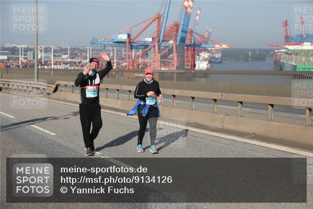 03.10.2025 - Köhlbrandbrückenlauf Yannick Fuchs http://msf.ph/oto/9134126 03.10.2025 09:08:22 Position 2 1928, 1, 2507 meine-sportfotos.de