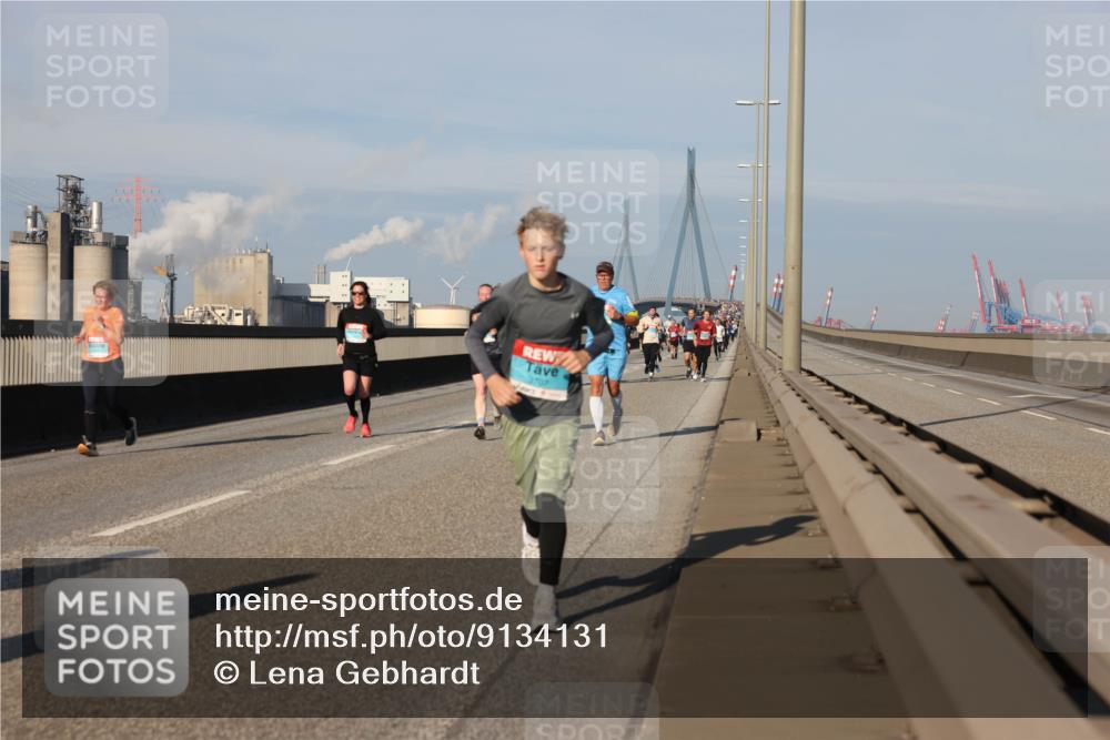 03.10.2025 - Köhlbrandbrückenlauf Lena Gebhardt http://msf.ph/oto/9134131 03.10.2025 09:52:16 Position 2 3707 meine-sportfotos.de