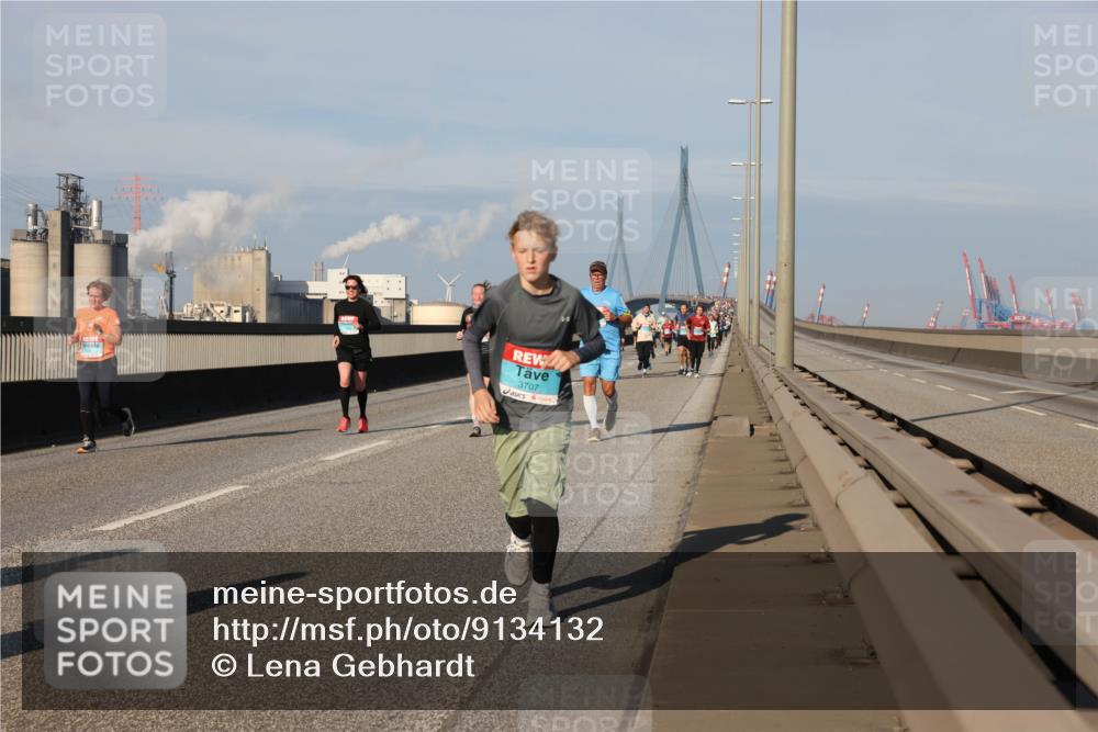 03.10.2025 - Köhlbrandbrückenlauf Lena Gebhardt http://msf.ph/oto/9134132 03.10.2025 09:52:16 Position 2 3707 meine-sportfotos.de
