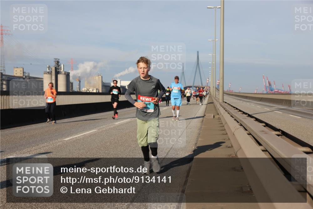 03.10.2025 - Köhlbrandbrückenlauf Lena Gebhardt http://msf.ph/oto/9134141 03.10.2025 09:52:16 Position 2  meine-sportfotos.de