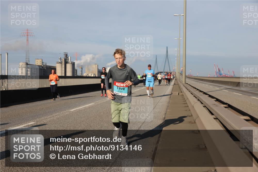 03.10.2025 - Köhlbrandbrückenlauf Lena Gebhardt http://msf.ph/oto/9134146 03.10.2025 09:52:16 Position 2 3707 meine-sportfotos.de