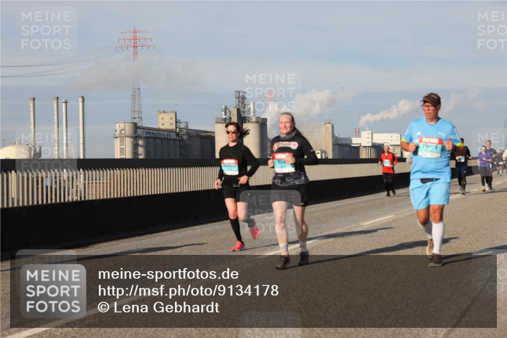 03.10.2025 - Köhlbrandbrückenlauf Lena Gebhardt http://msf.ph/oto/9134178 03.10.2025 09:52:19 Position 2  meine-sportfotos.de