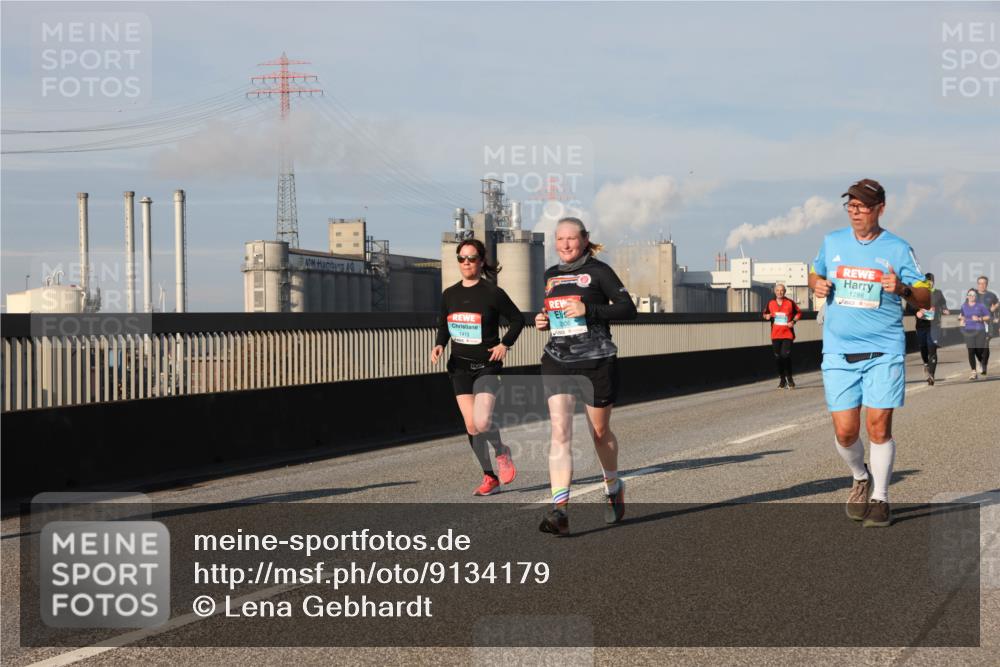 03.10.2025 - Köhlbrandbrückenlauf Lena Gebhardt http://msf.ph/oto/9134179 03.10.2025 09:52:19 Position 2 1413, 3006, 1286 meine-sportfotos.de
