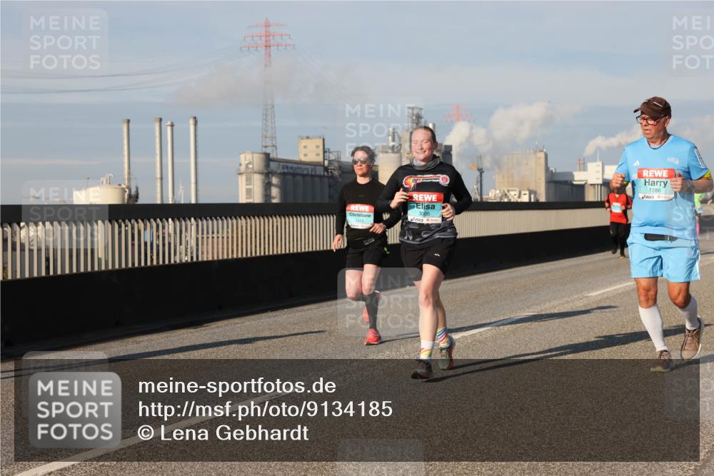 03.10.2025 - Köhlbrandbrückenlauf Lena Gebhardt http://msf.ph/oto/9134185 03.10.2025 09:52:19 Position 2 1413, 3006, 1286 meine-sportfotos.de