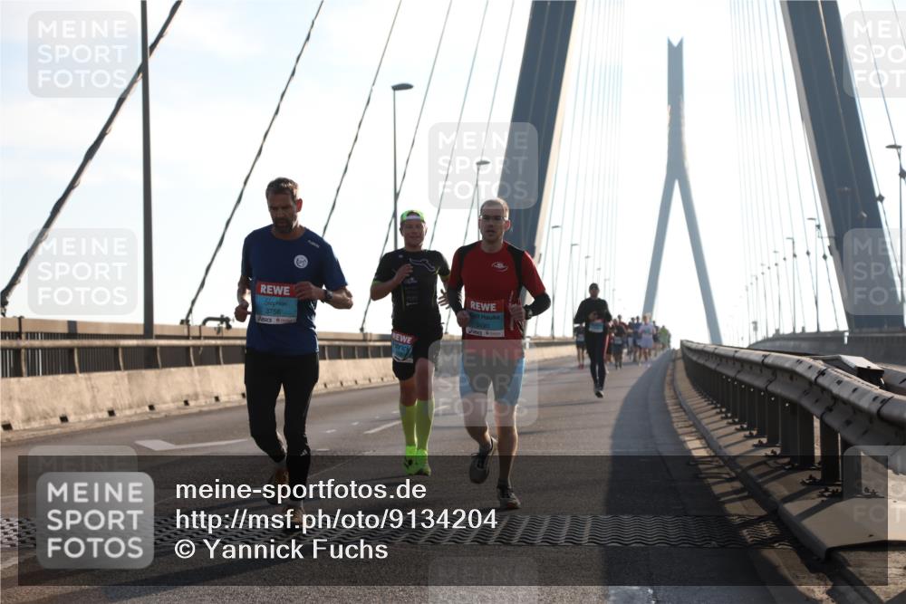 03.10.2025 - Köhlbrandbrückenlauf Yannick Fuchs http://msf.ph/oto/9134204 03.10.2025 08:21:16 Position 1 4447, 3756, 3490 meine-sportfotos.de