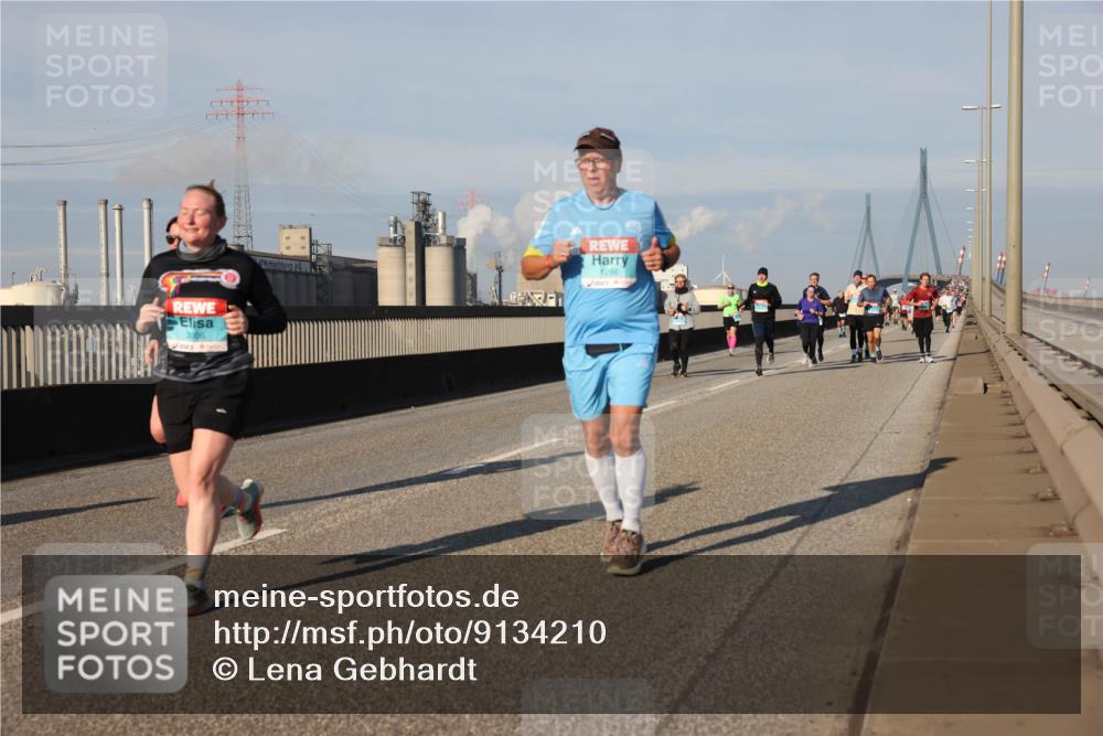03.10.2025 - Köhlbrandbrückenlauf Lena Gebhardt http://msf.ph/oto/9134210 03.10.2025 09:52:20 Position 2 1286 meine-sportfotos.de