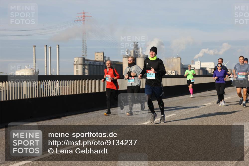 03.10.2025 - Köhlbrandbrückenlauf Lena Gebhardt http://msf.ph/oto/9134237 03.10.2025 09:52:25 Position 2 1833 meine-sportfotos.de