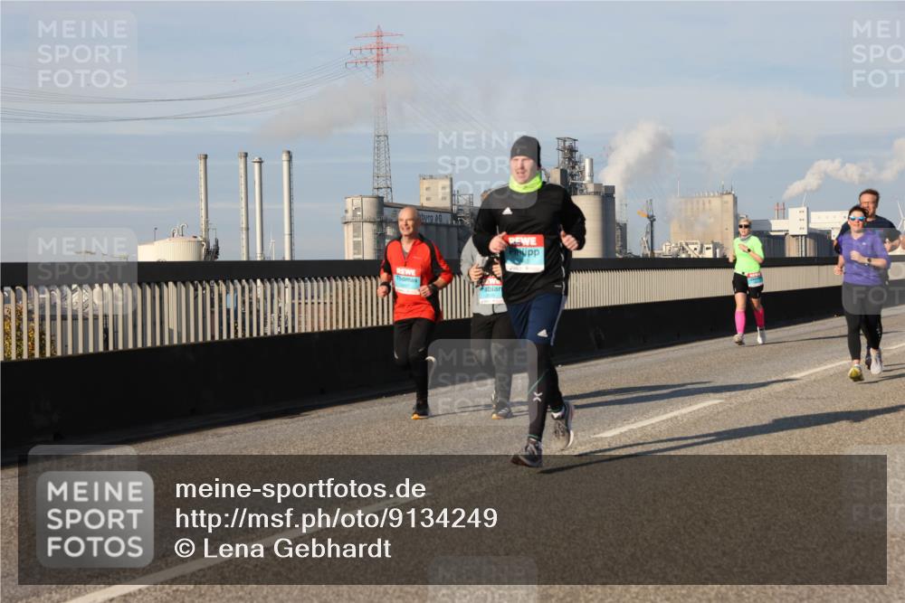 03.10.2025 - Köhlbrandbrückenlauf Lena Gebhardt http://msf.ph/oto/9134249 03.10.2025 09:52:25 Position 2  meine-sportfotos.de
