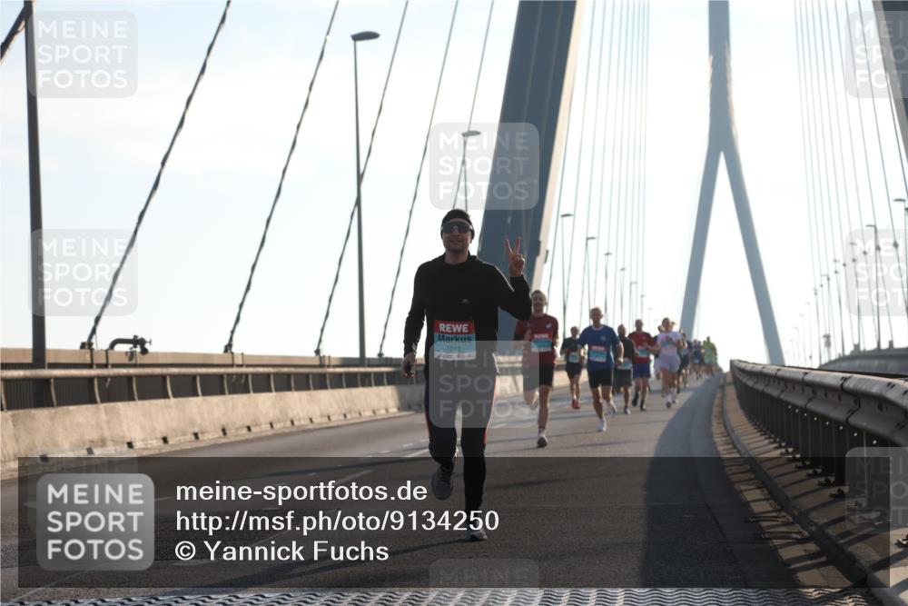 03.10.2025 - Köhlbrandbrückenlauf Yannick Fuchs http://msf.ph/oto/9134250 03.10.2025 08:21:20 Position 1 1019 meine-sportfotos.de