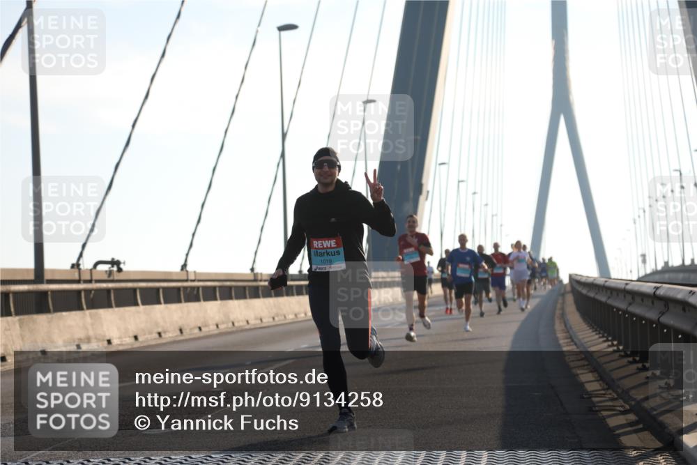 03.10.2025 - Köhlbrandbrückenlauf Yannick Fuchs http://msf.ph/oto/9134258 03.10.2025 08:21:20 Position 1 1019 meine-sportfotos.de