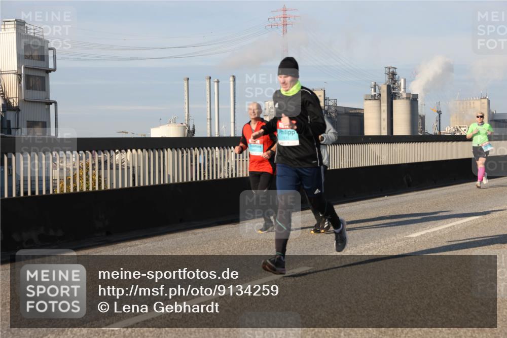 03.10.2025 - Köhlbrandbrückenlauf Lena Gebhardt http://msf.ph/oto/9134259 03.10.2025 09:52:25 Position 2  meine-sportfotos.de