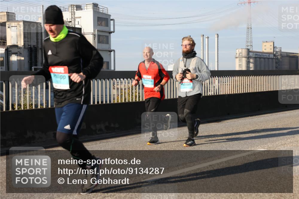 03.10.2025 - Köhlbrandbrückenlauf Lena Gebhardt http://msf.ph/oto/9134287 03.10.2025 09:52:26 Position 2  meine-sportfotos.de