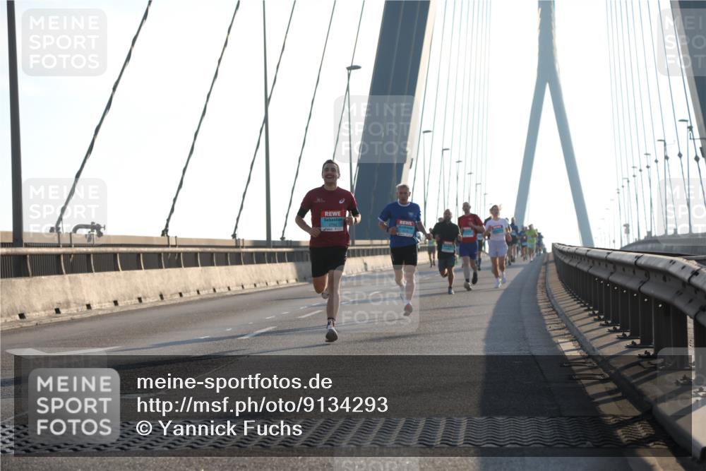 03.10.2025 - Köhlbrandbrückenlauf Yannick Fuchs http://msf.ph/oto/9134293 03.10.2025 08:21:22 Position 1 2792 meine-sportfotos.de