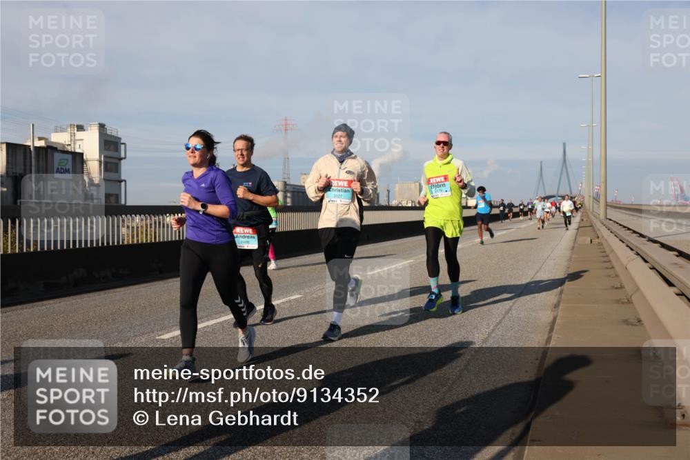 03.10.2025 - Köhlbrandbrückenlauf Lena Gebhardt http://msf.ph/oto/9134352 03.10.2025 09:52:29 Position 2 1408, 2027, 2679 meine-sportfotos.de